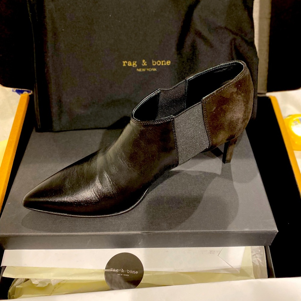 Rag & Bone black leather and suede booties. In near perfect condition. Sz 39